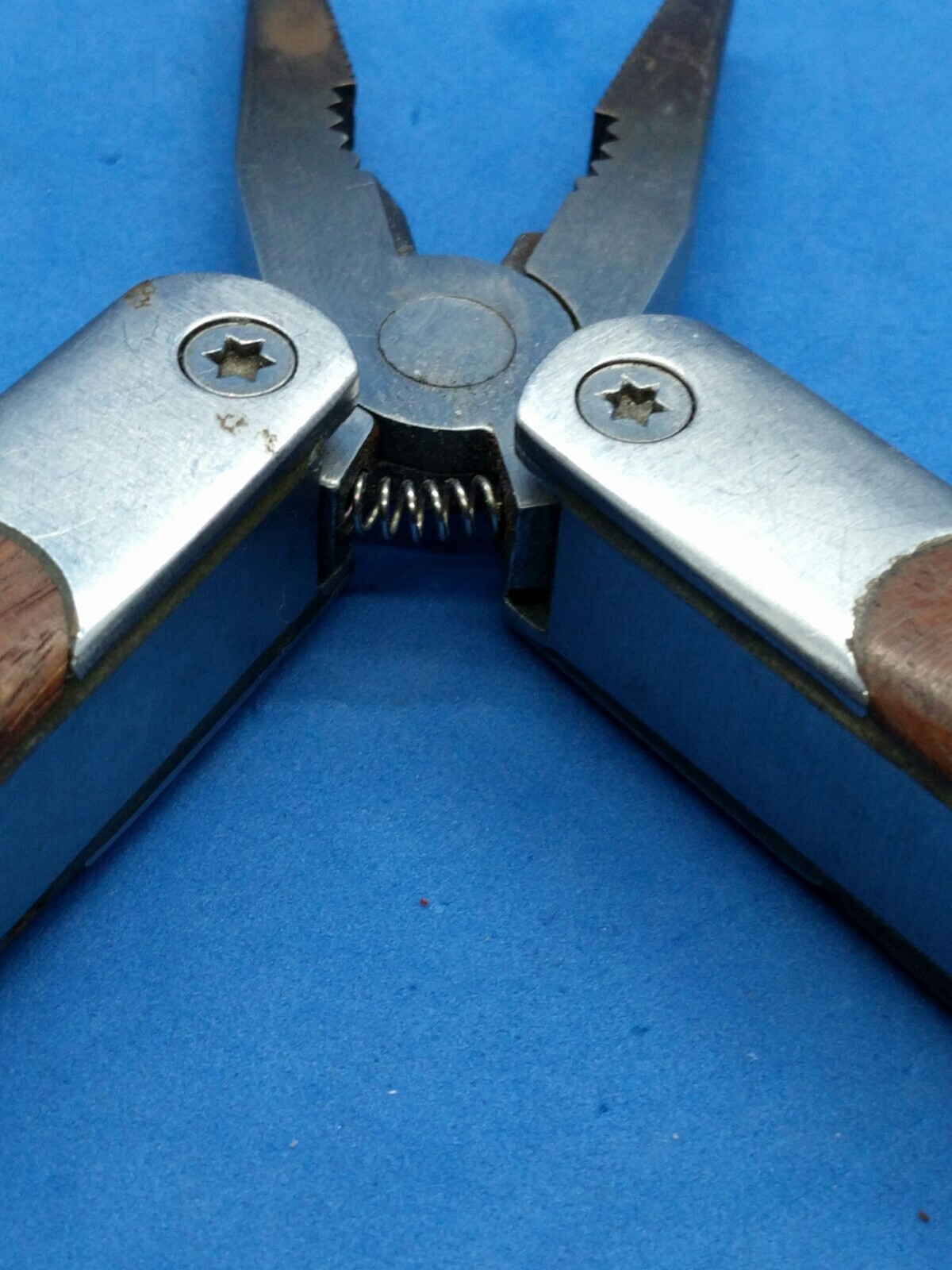 Sheffield Multi-Tool with Wood Grain Grip Handle