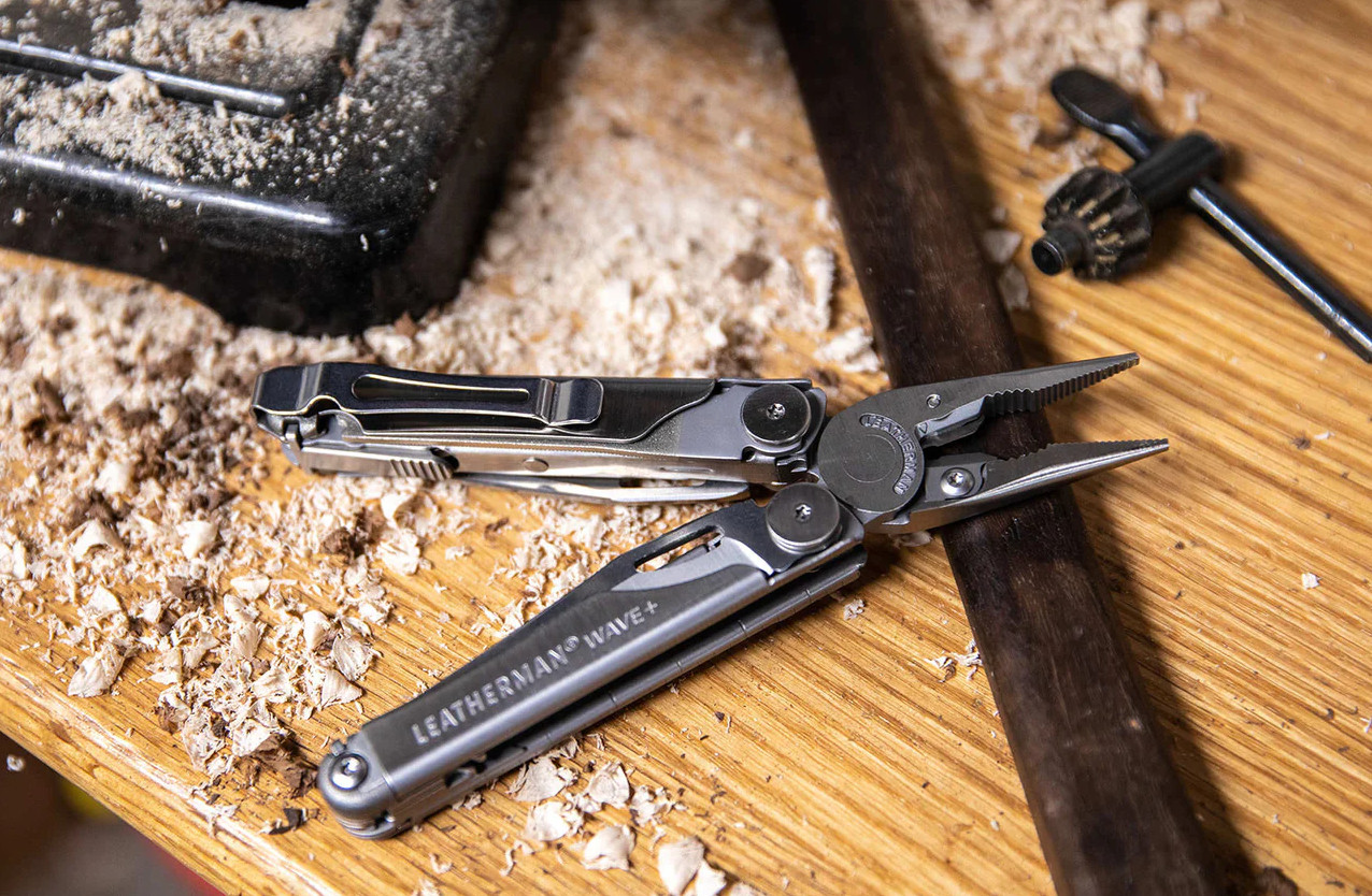 Leatherman Skeletool CX Multi-Tool Pocket Knife Pliers 154CM Black Oxide w/ Bit