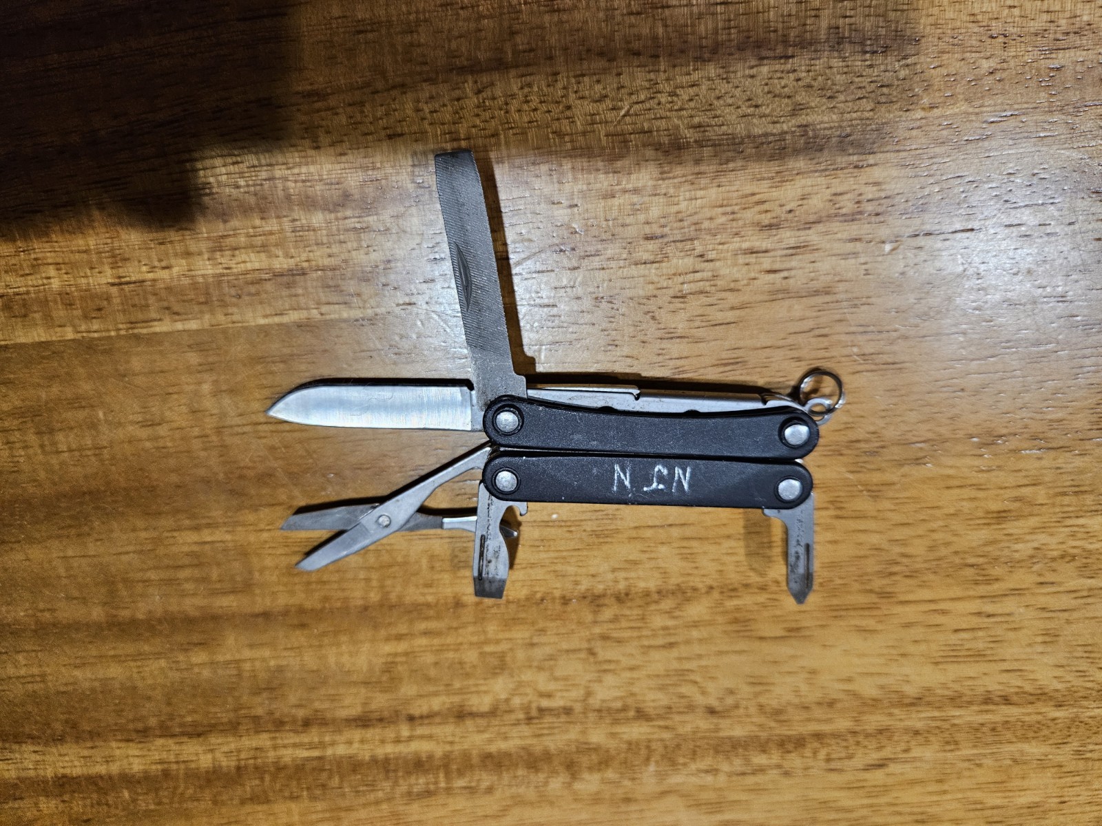 Leatherman Squirt Ps4 Black With Initials Carved In The Handle