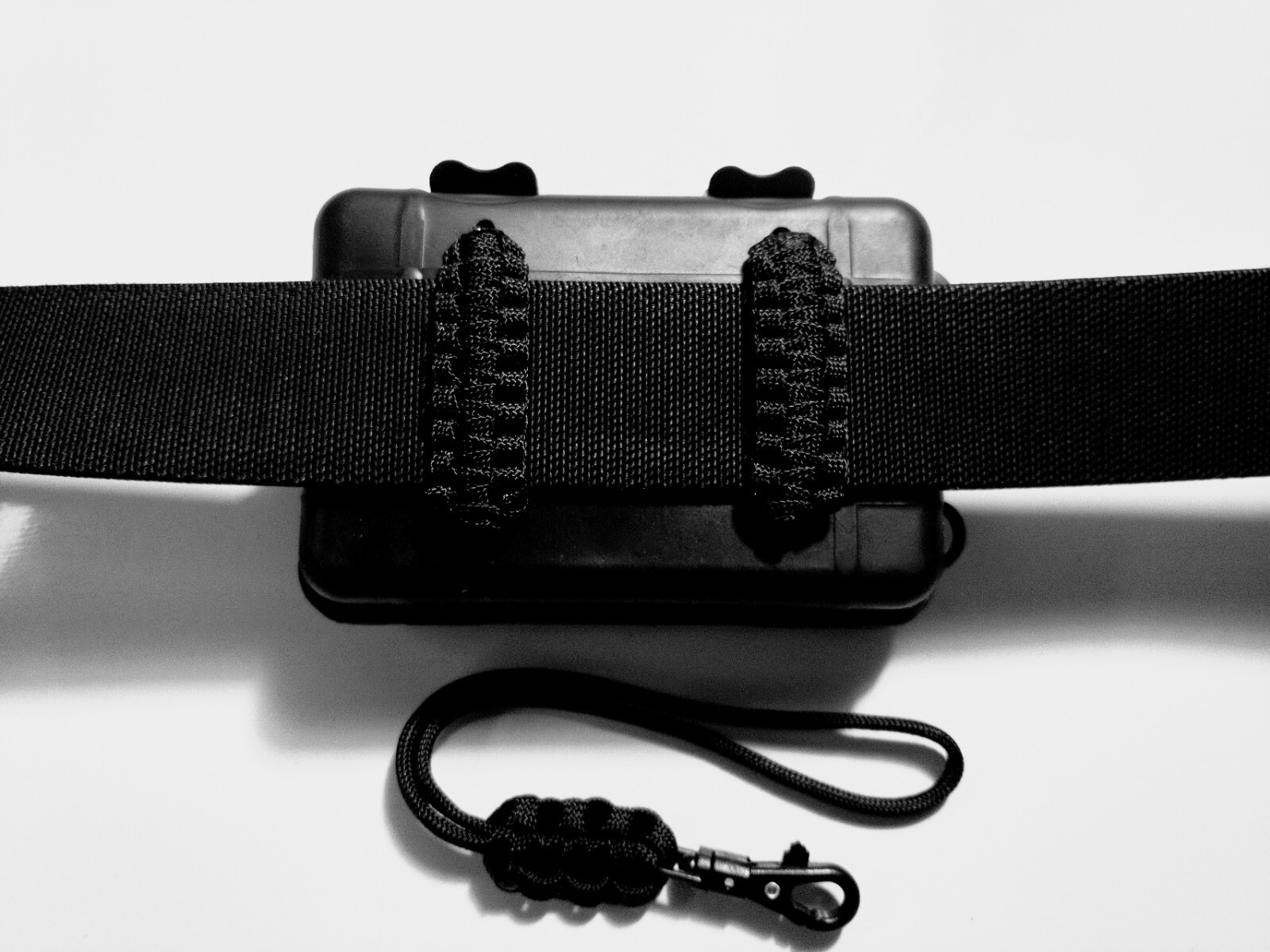 Mini Hardshell First-Aid And Survival Gear Bow And Arrow Kit With Over 60 Tools