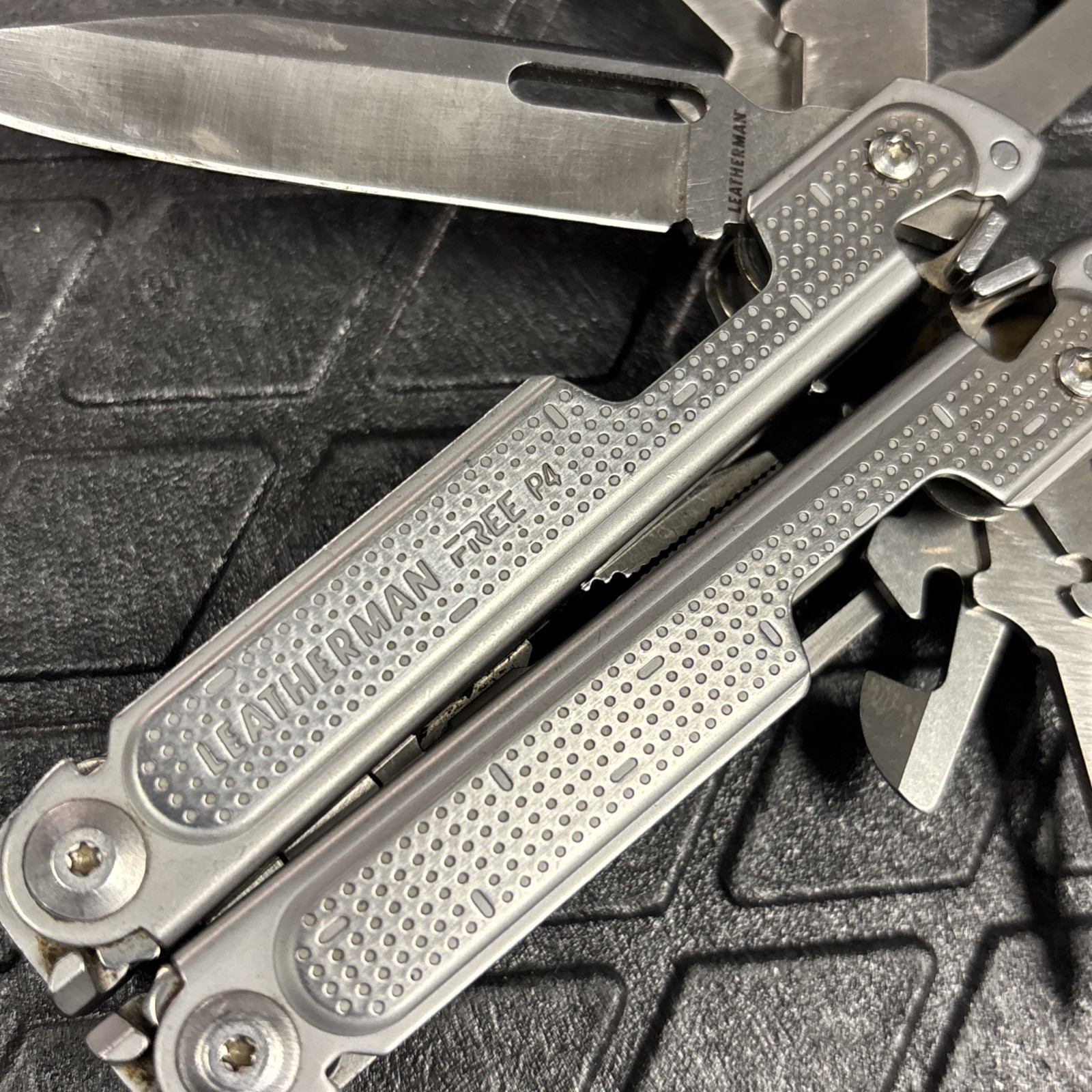Leatherman Free P4 One Hand Opening Multi Tool Retired Rare Nice Condition