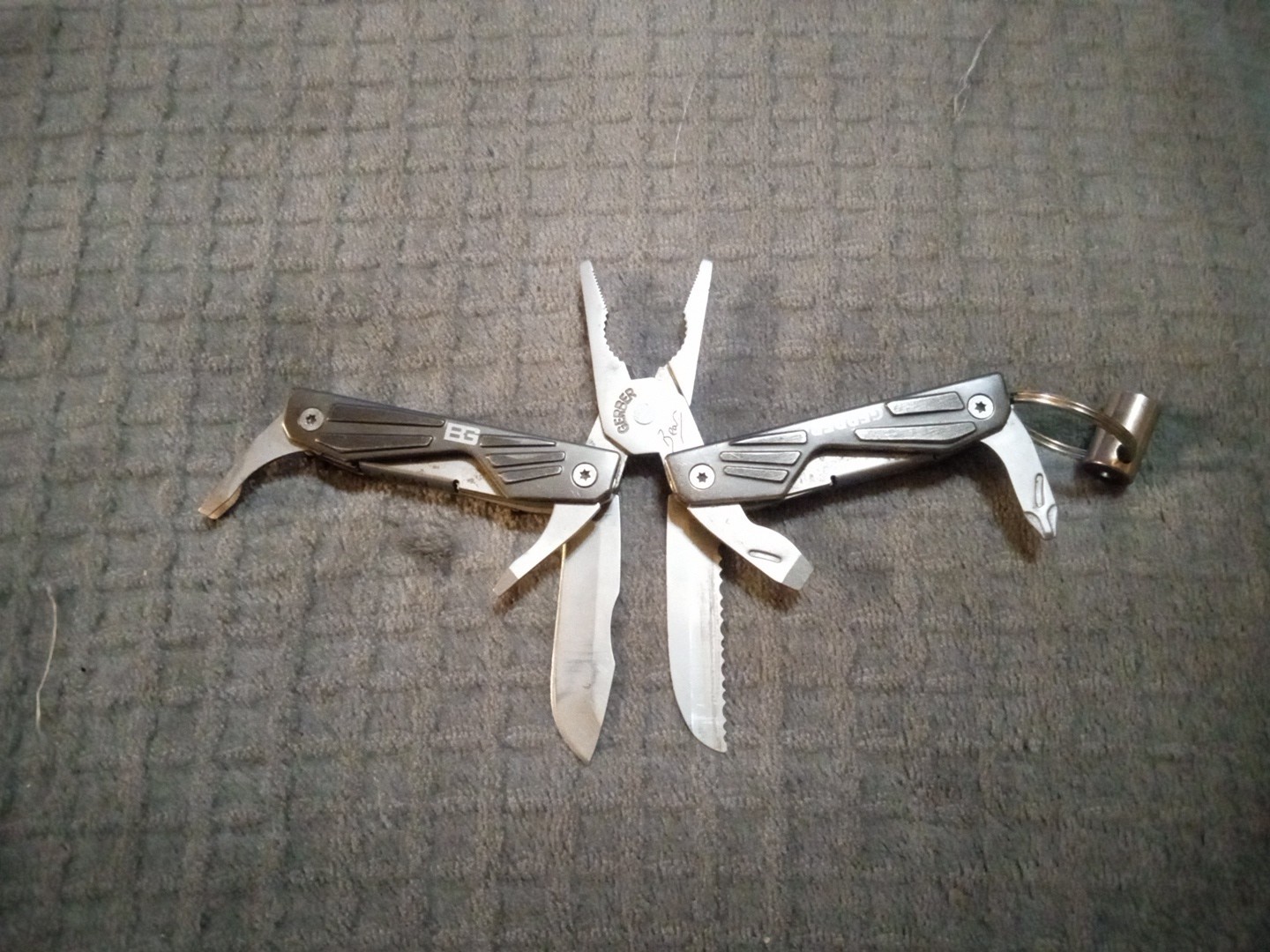 Gerber Bear Grylls Multi Tool Pocket Knife Great Condition Saw Pliers Knife Ect