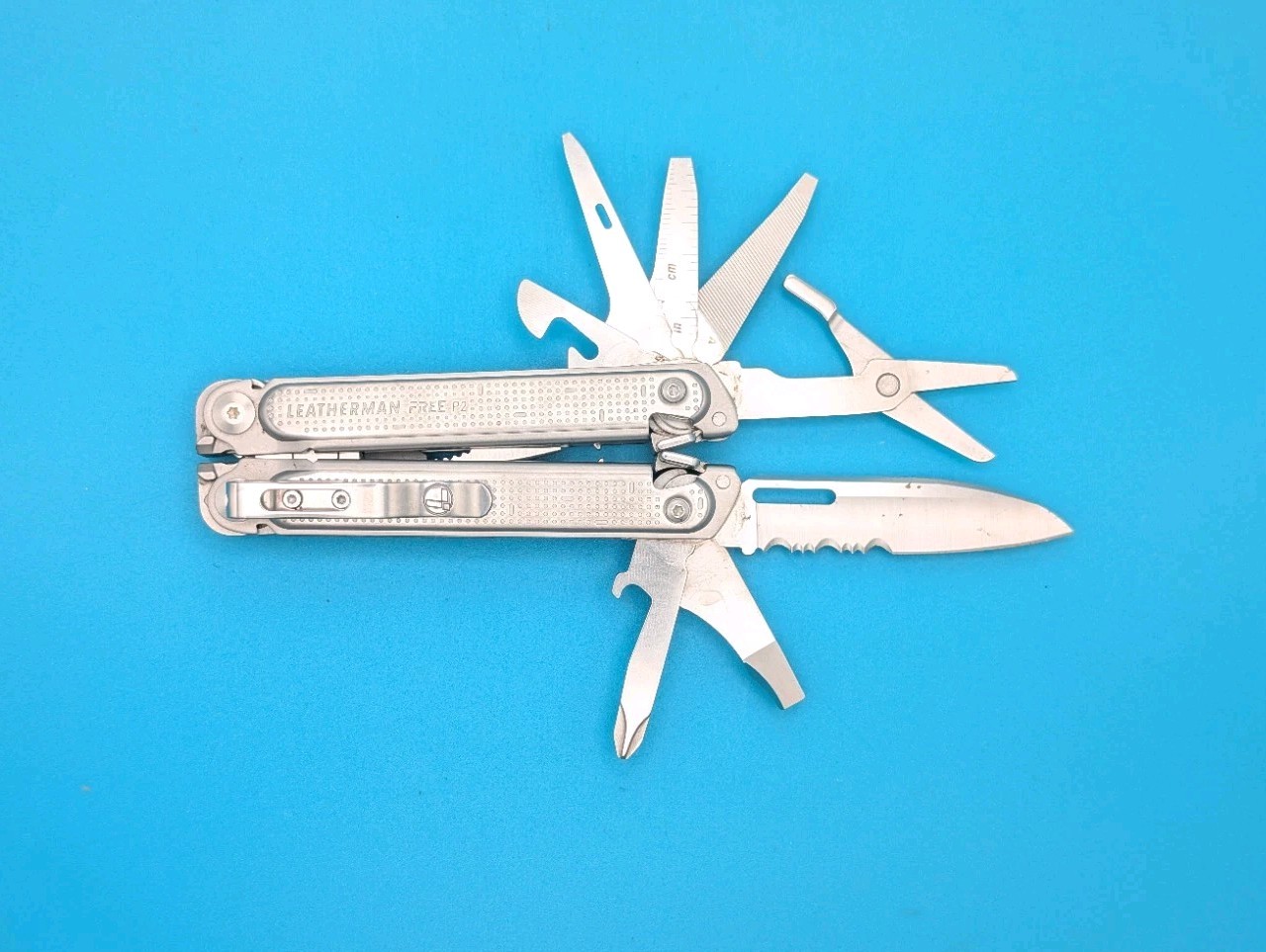 Leatherman FREE P2 Stainless Multi-Tool! WITH SHEATH!