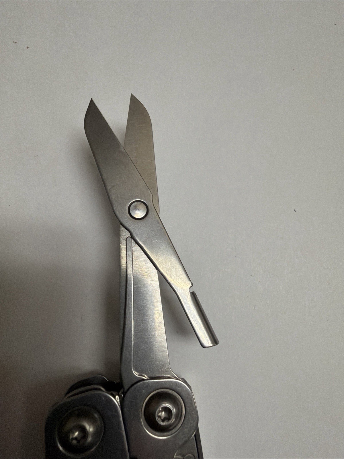 Leatherman Wingman 14 Tools Multi-Tool – Stainless Steel