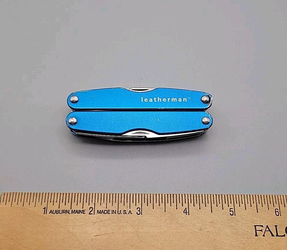 Leatherman Juice CS4 Multi Tool – Dated 0304 – Blue – Pliers * Retired *
