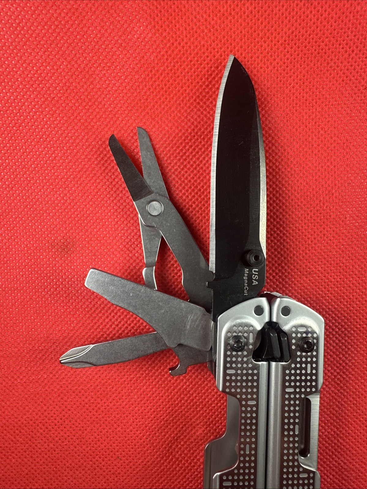 New Custom Black & Stainless Leatherman Free P4 w/ ARC Blade file Awl Mini bit!