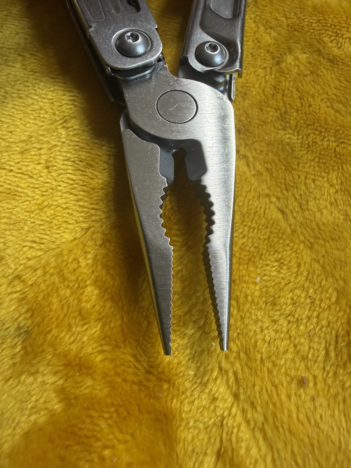 Leatherman Bolster Multi-Tool 12 Function Pliers Knife W/Belt Clip, Flawless