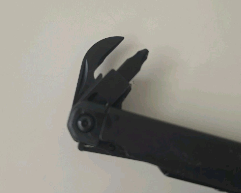LEATHERMAN SURGE 19-In-1 Black Oxide Heavy Duty Multitool With Sheath