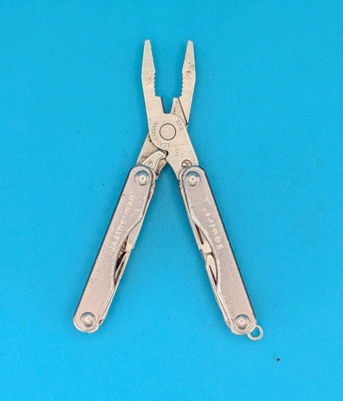 Leatherman Squirt P4 Multi-Tool, Key Ring, Retired, GRAY! USED