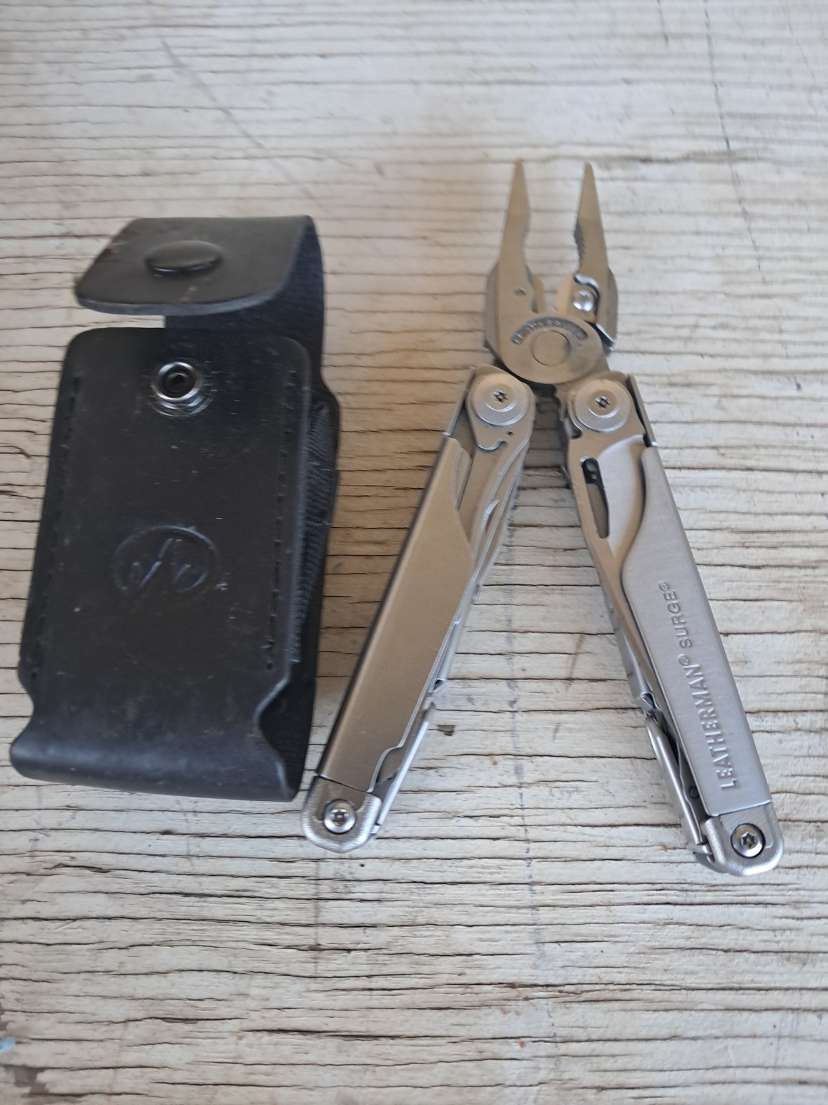 Leatherman Surge Multi Tool
