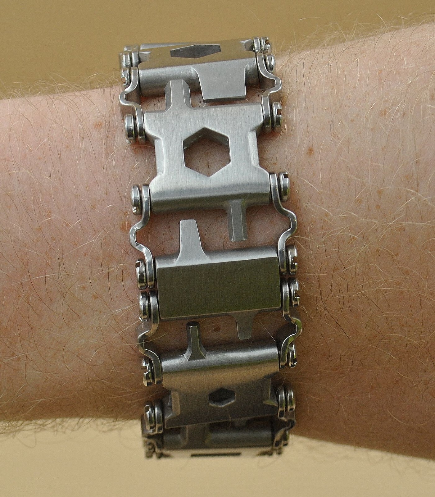 Multifunctional Stainless Steel Outdoor Survive Tool Bracelet