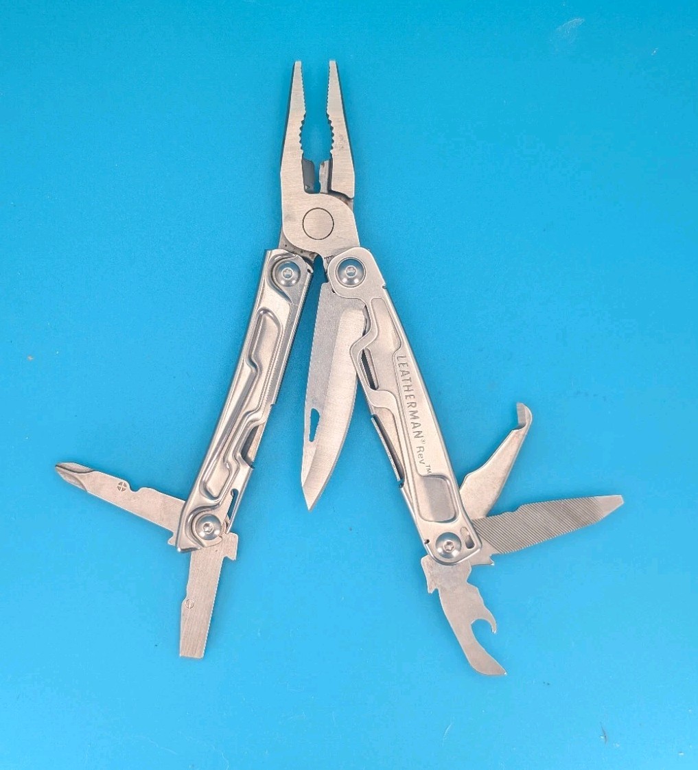Leatherman Rev 3.8″ Multi-Tool, Stainless! *TAMA COUNTY MUTUAL*