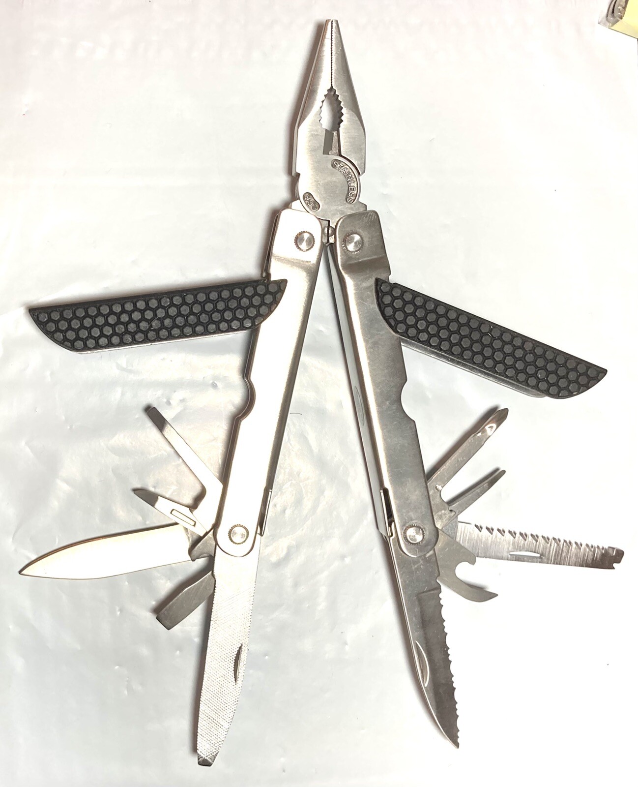Stainless Steel Multi Tool Rubber Grip Folding 12 Function EUC