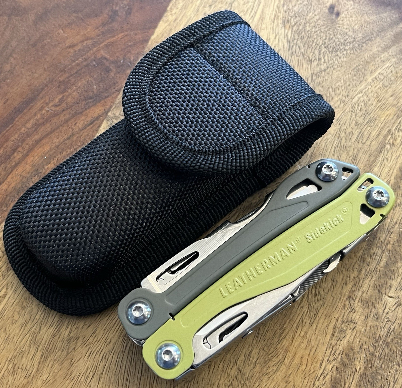 LEATHERMAN SIDEKICK® 14 Tool Stainless Steel Multi-Tool Green w/Nylon Sheath