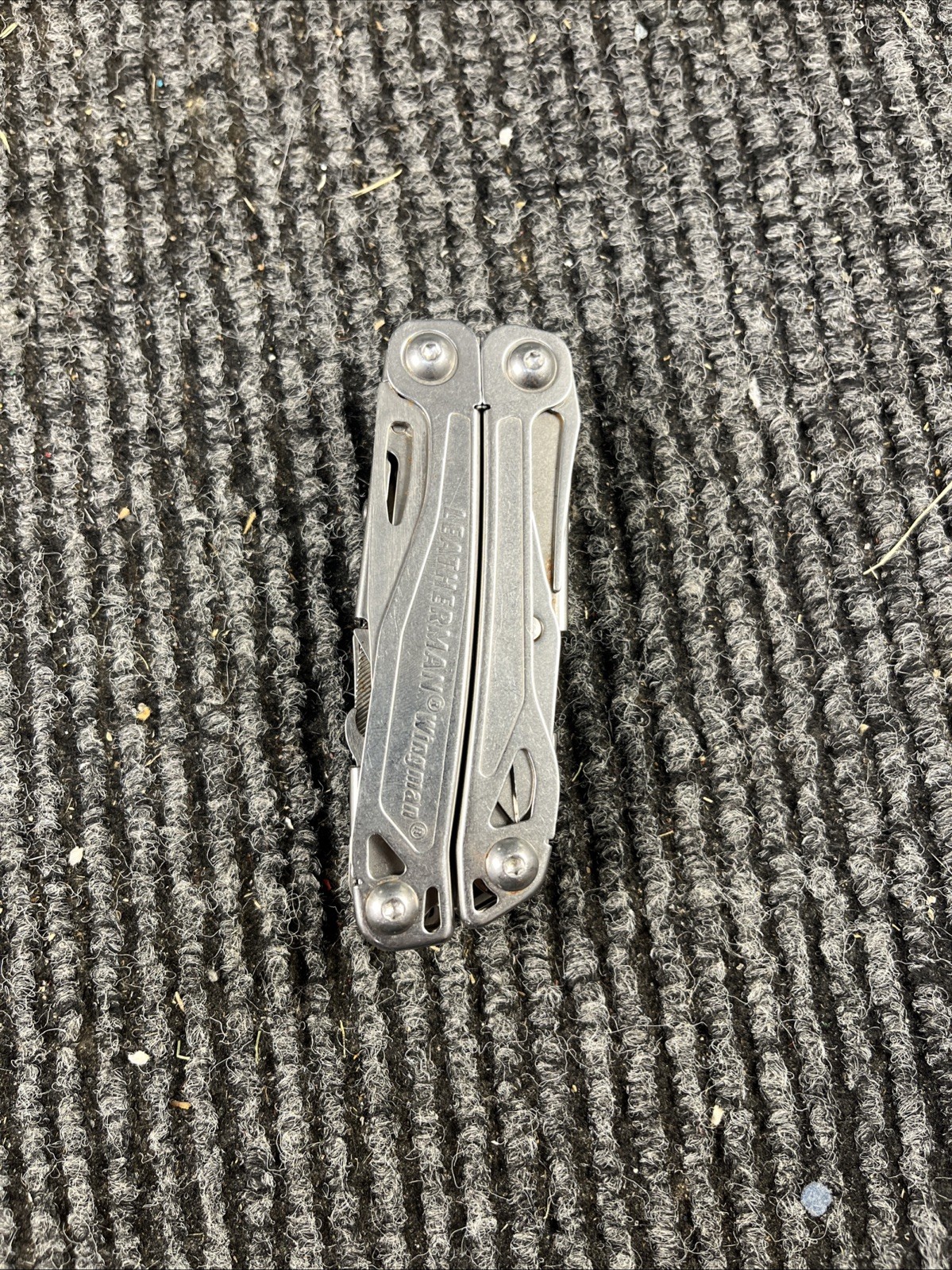 Leatherman Wingman Multitool with 14 tools Needle Nose pliers, wire cutter (039)