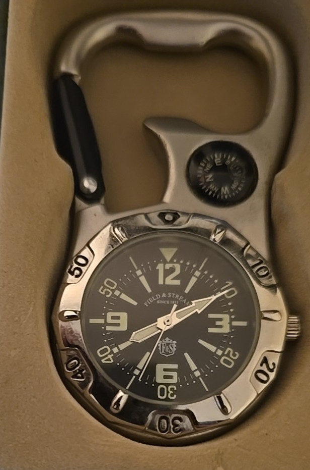 Field & Stream Men’s Watch and 8-Function Golf Tool gift set box damaged