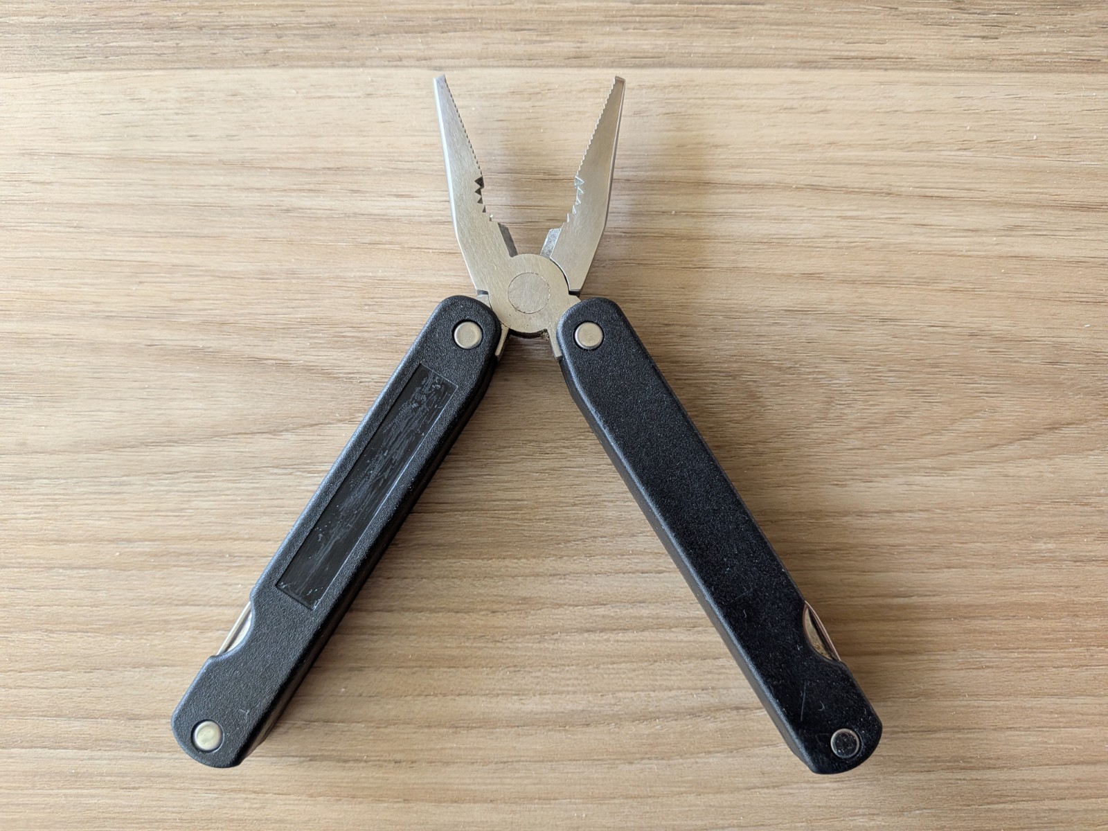 BARLOW MULTI FUNCTION TOOL – Multi Plier Saw Knife