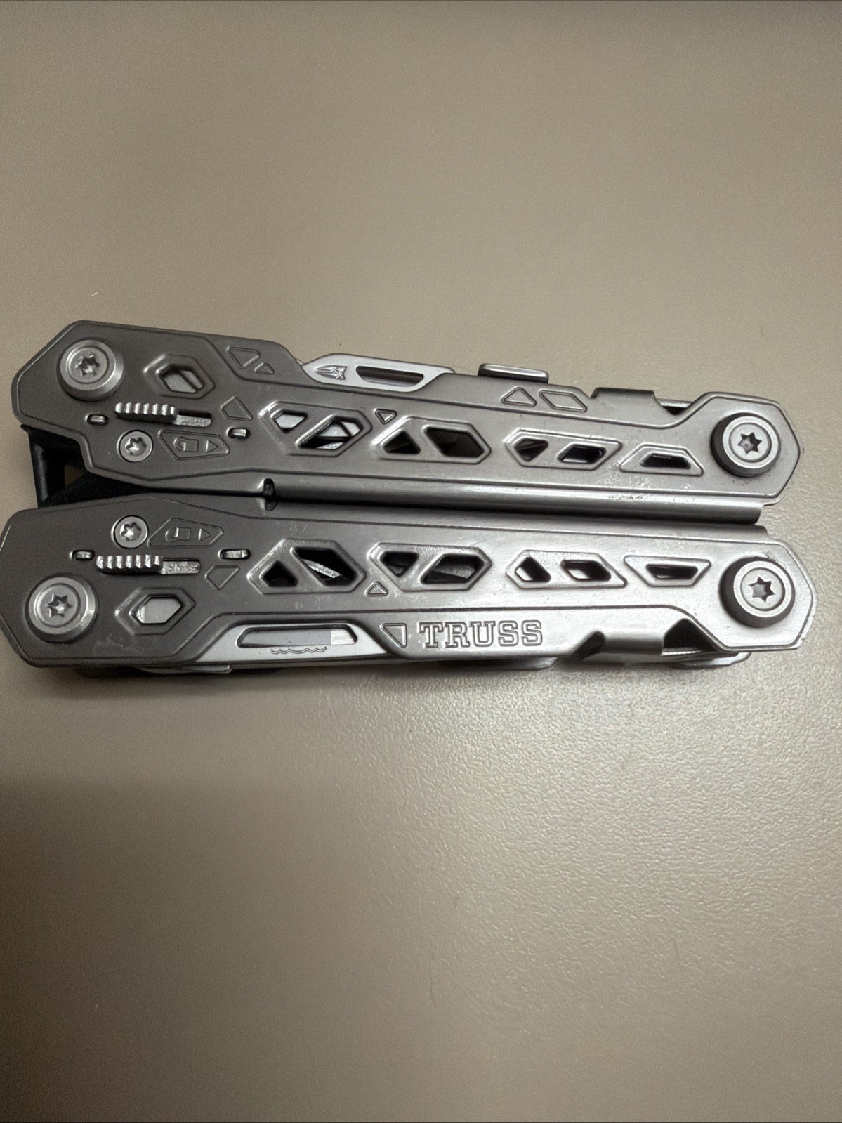 Gerber Truss 17-in-1 Multi-Tool Needle Nose Pliers with Sheath EDC Camping Gear