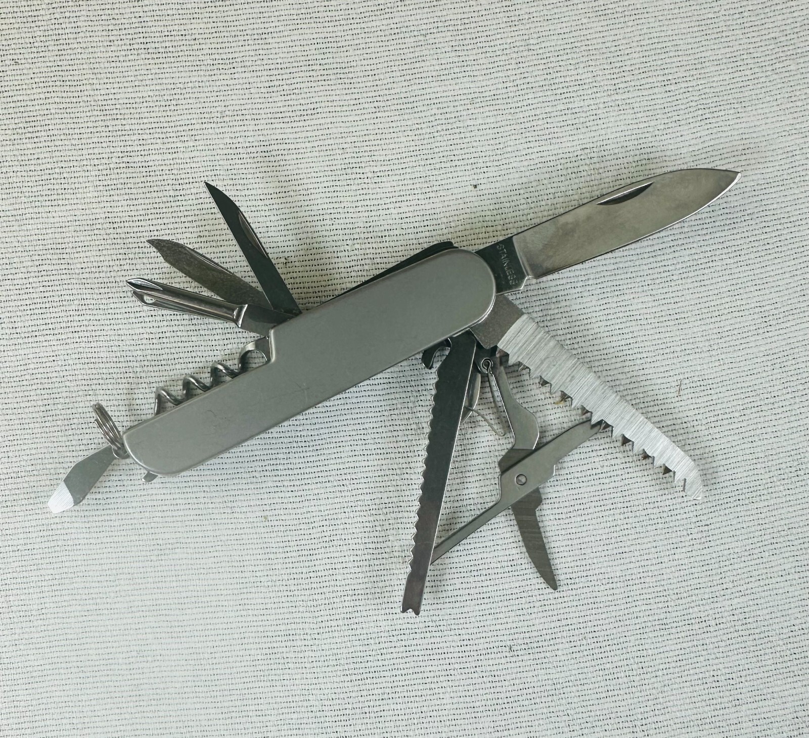 Project Source 12-in-1 Pliers and 11-in-1 Multi-Function Tools Knife 0068043