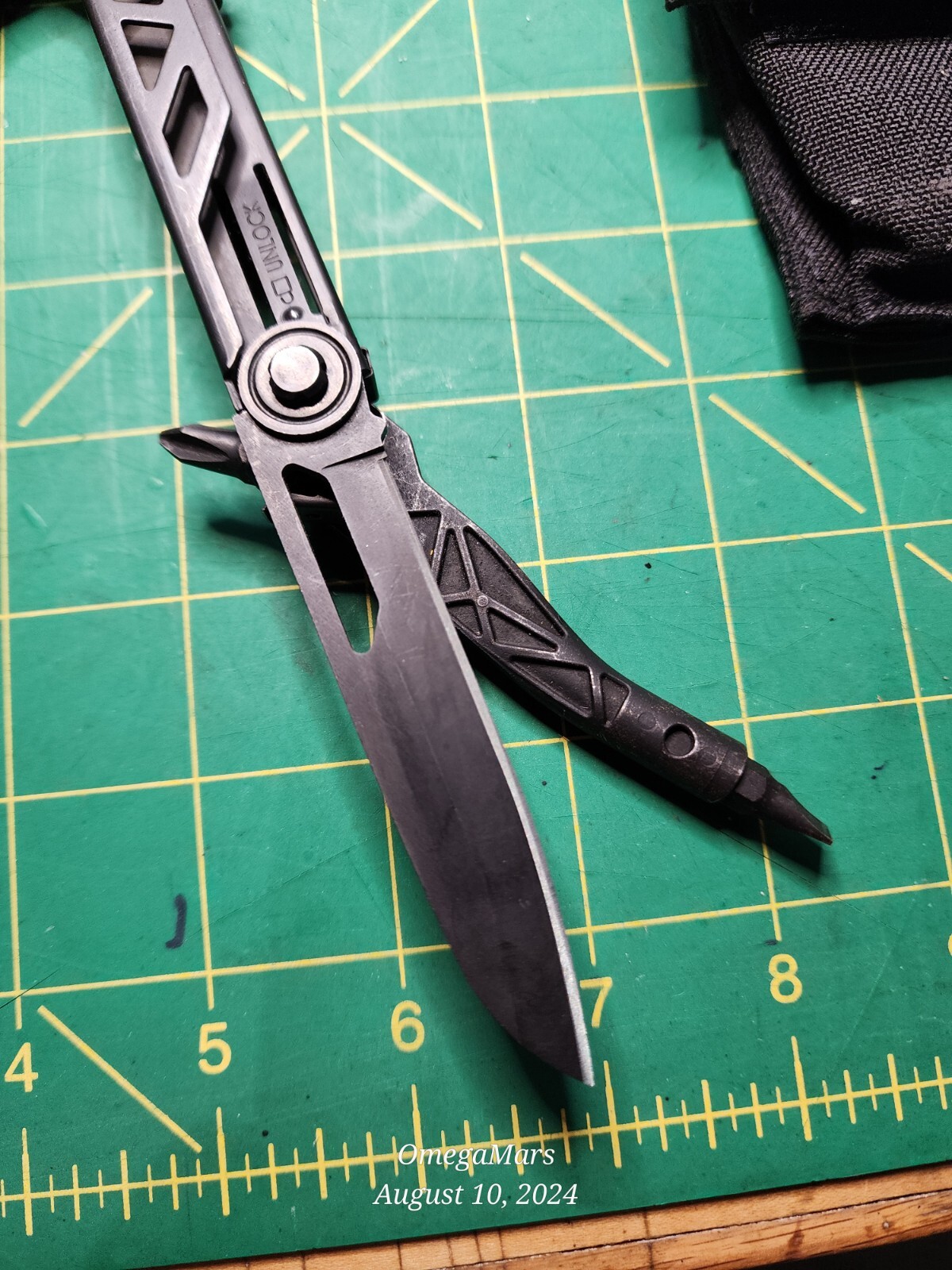 Gerber Center Drive #O4 W/ Sheathe looks and feels brand new