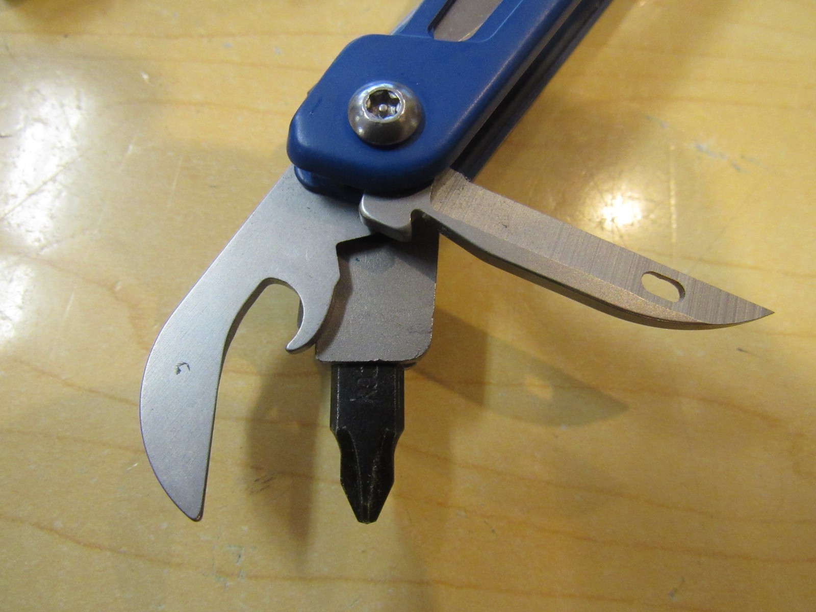 Leatherman SIGNAL Multi-Tool, 19 Tools – Blue Used But In Great Shape.