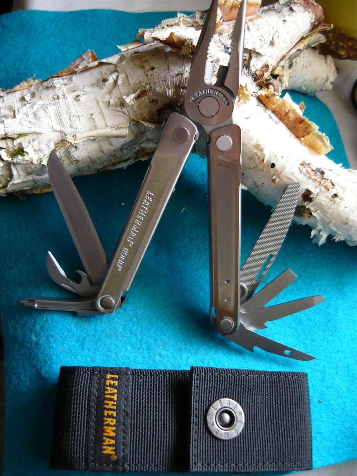 NEW Leatherman 832935 BOND Multi-Tool 14 Tools Stainless Steel With Nylon Sheath