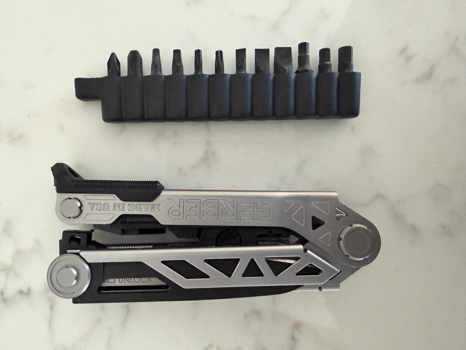Gerber Center-Drive Multitool with Sheath and Bit Set – 31-003074 – Never Used