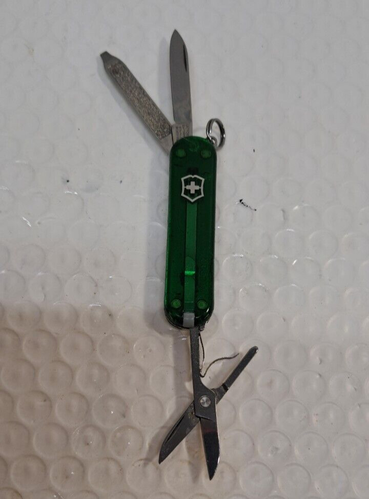 VICTORINOX CLASSIC SD 58MM SWISS ARMY KNIFE POCKET KEYCHAIN TRANSLUCENT GREEN