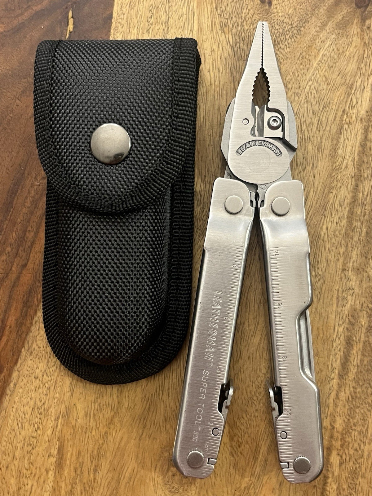 Leatherman Super Tool 300 Multitool SUPER NICE!! w/Sheath