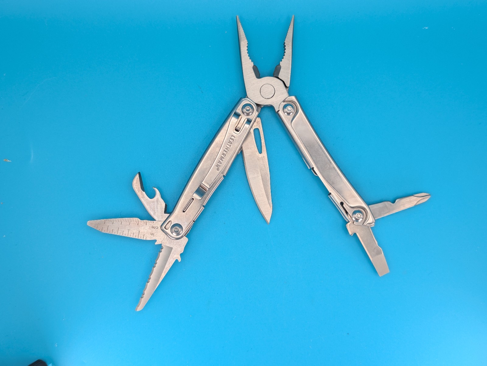 Leatherman Rev 3.8″ Multi-Tool, Stainless! *LEATHERMAN FACTORY ERROR* WINGMAN