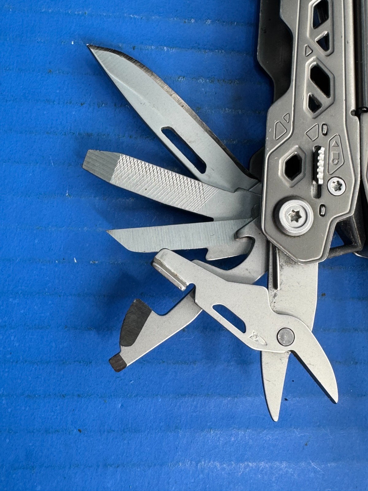 Gerber Truss Multi-Tool 17 Tools Sheath Screwdriver Saw Glass Breaker Pliers