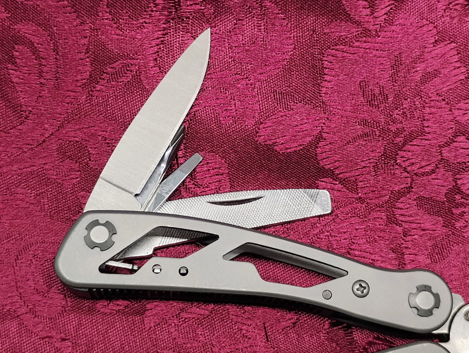 Stanley Multi Tool Pocket Knife Fishing Hunting Shooting Fix-it Pliers Sheath