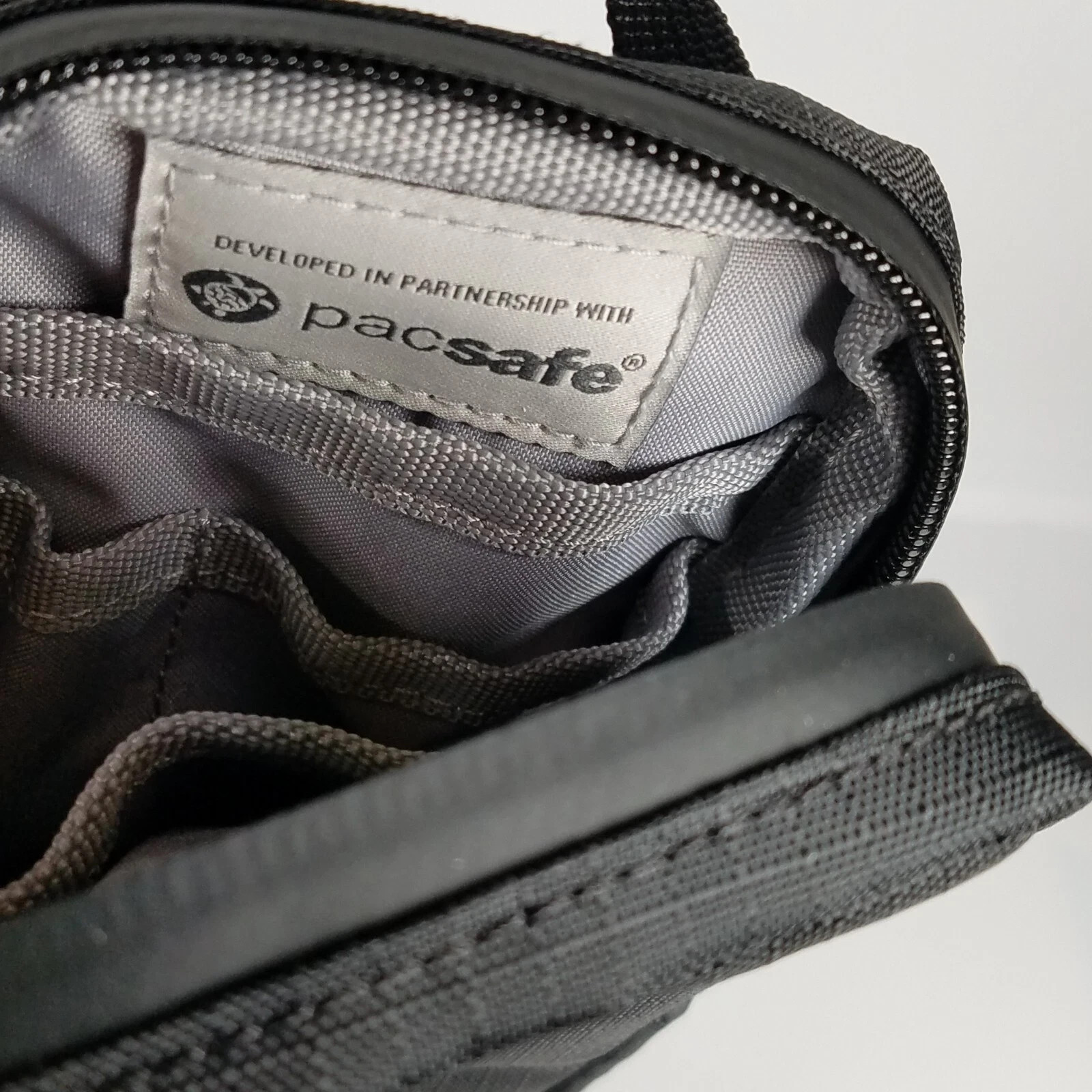 Leatherman Tool Pouch Black 934940 Pacsafe EDC Organizer Case 7 Internal Pockets