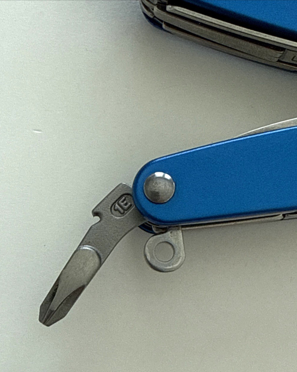 Leatherman Juice CS4 Multi-Tool Blue USA