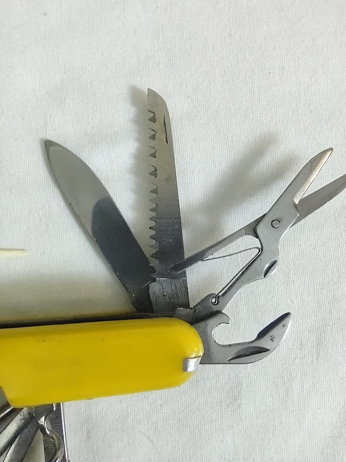 Pocket Knife Multi Tool 13 Features Blades, Saw, Scissors, Tweezers, Phillips