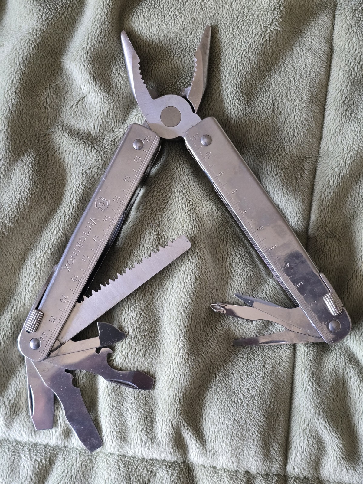 Victorinox (Swiss Army) Swiss Tool Multi Tool – Pliers & Sheath
