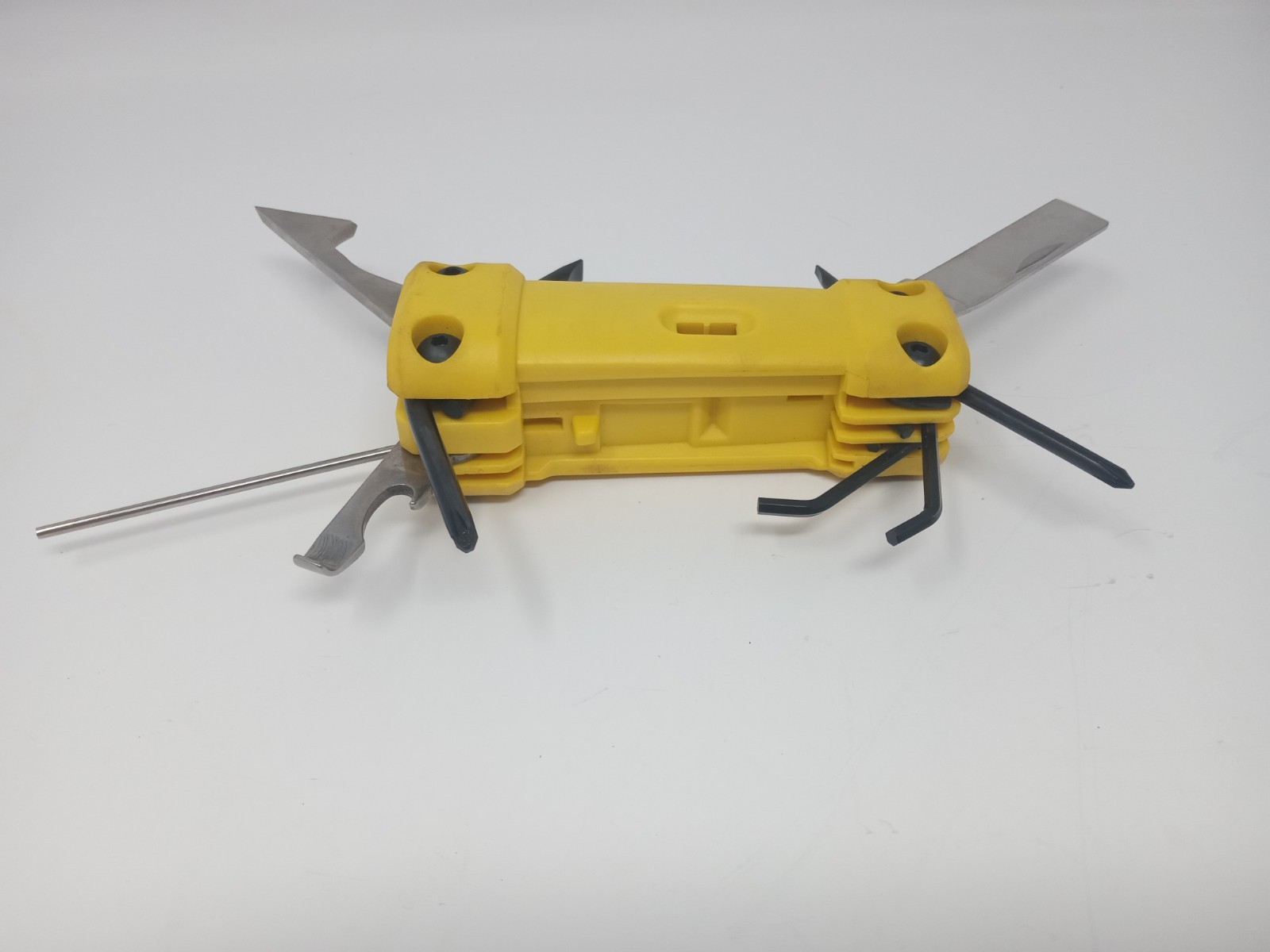 Multi Tool 11 Tools In One Screwdrivers Knives And More