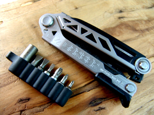 GERBER-CENTER DRIVE-MULTI PLIER-w/ BITS-GERBER CASE-STAINLESS & BLACK-NEAR MINT