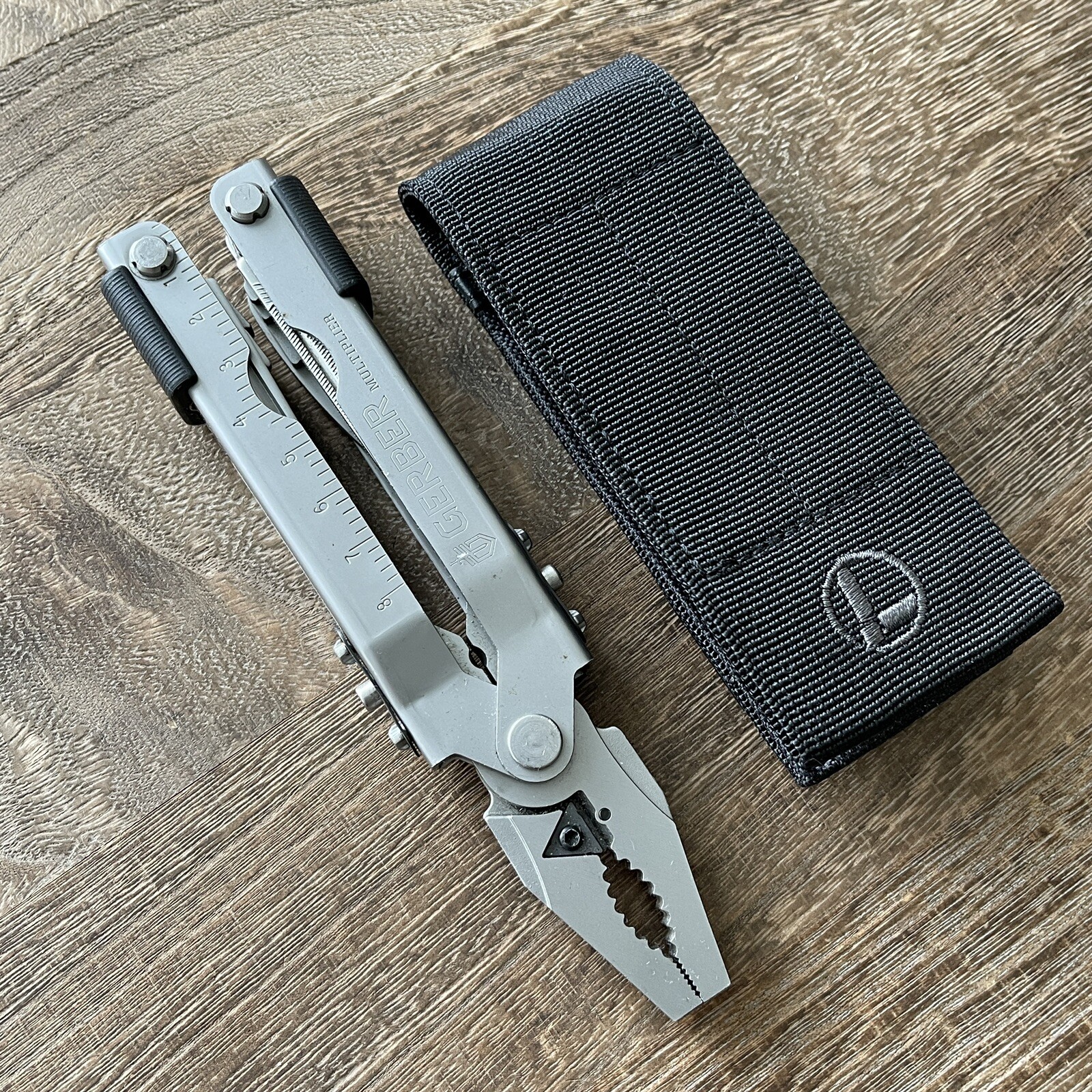 Gerber MP600 Blunt nose Multi-Plier with Molle sheath. Regular grey stainless