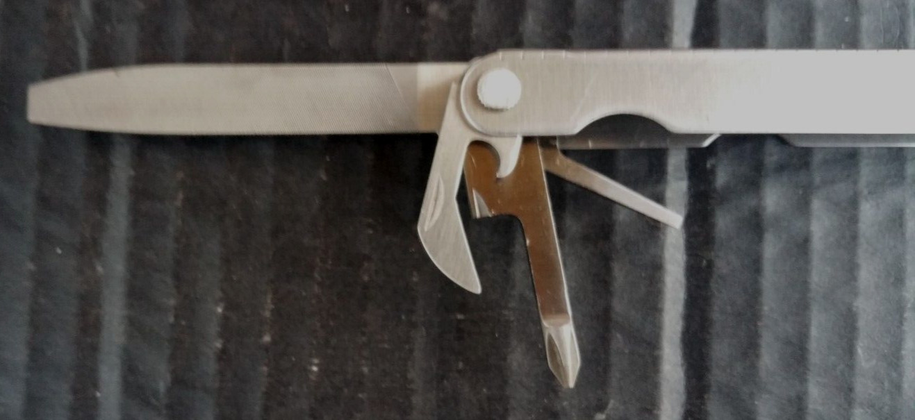 Leatherman Multi Twelve Tool Stainless 4″ No Sheath 2.5″ Blade Excellent + 1985
