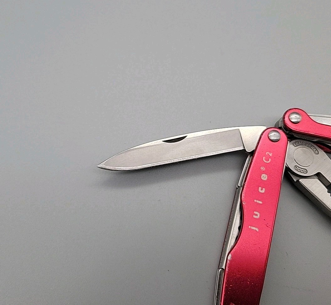 Leatherman JUICE C2 Multitool – Dated 0508 – Red – Knife, Pliers *Retired*