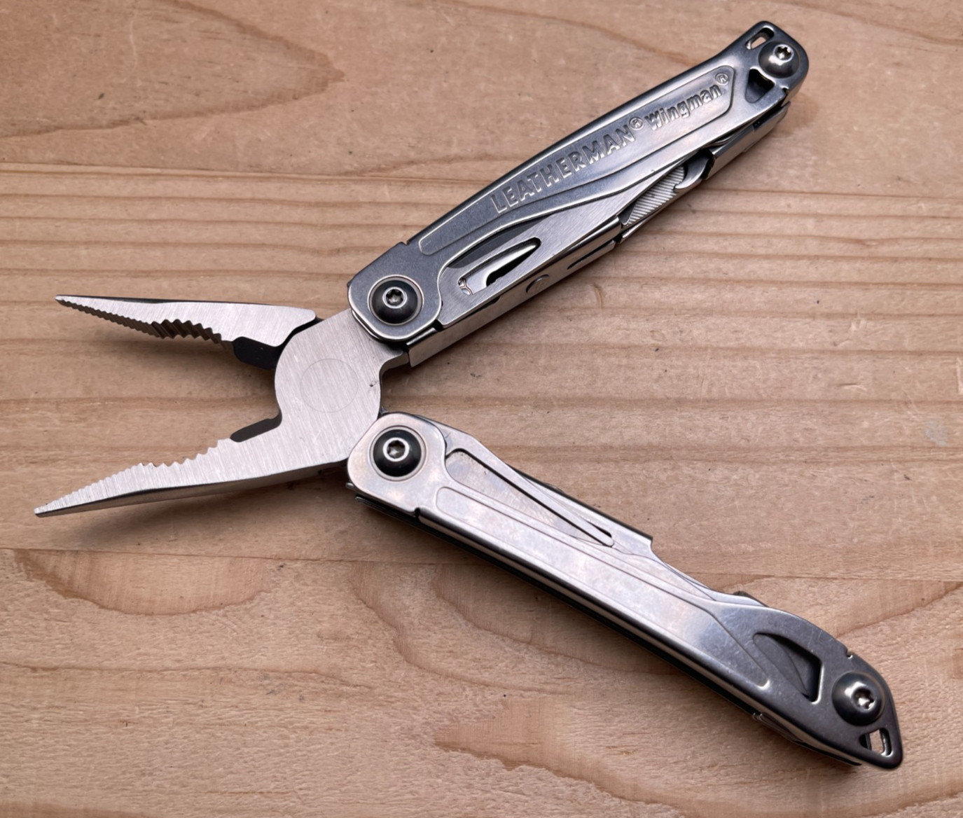 Leatherman Wingman Multi-Tool Knife 12/15 – Stainless Steel, Pocket Clip