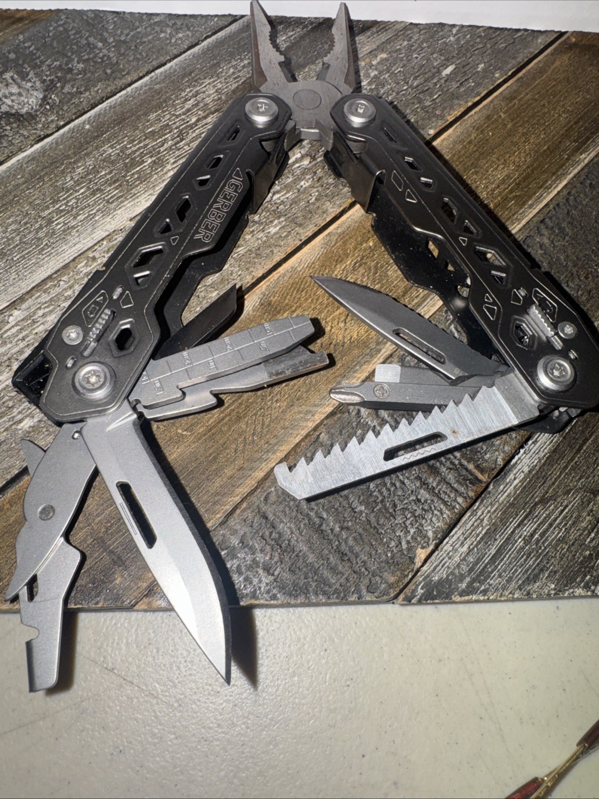 Gerber Truss 17-in-1 Multi Tool Random selection of x1(ONE) per order, m4