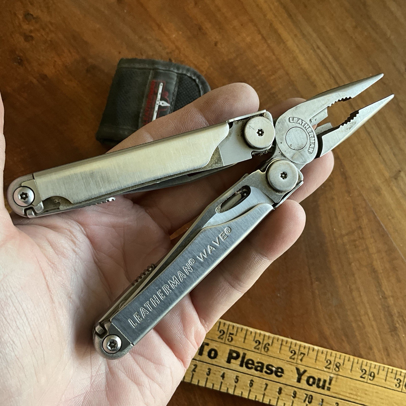 Leatherman WAVE Multi-Tool Date Code 0407 (Apr 2007) with Sheath