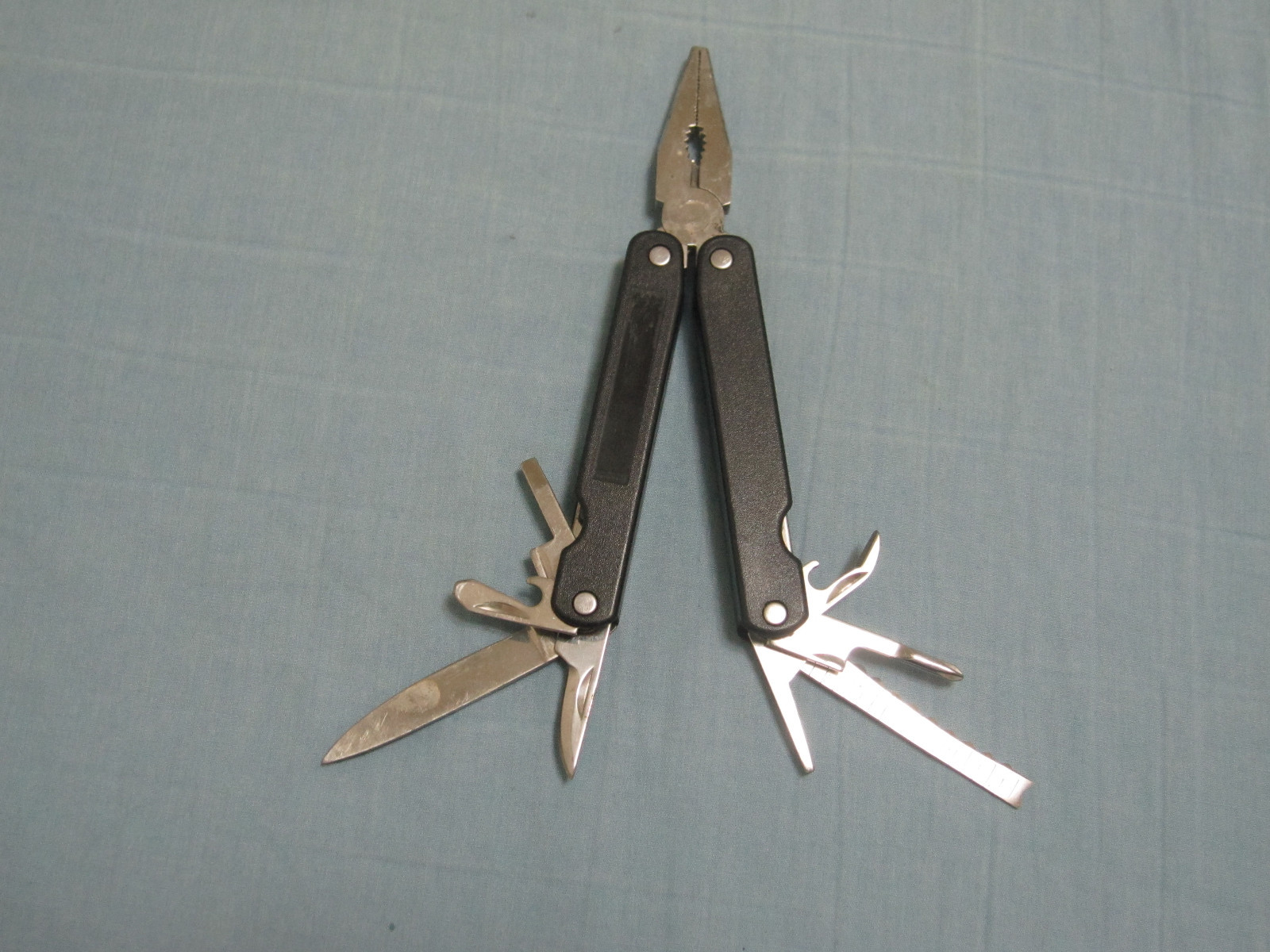 Barlow Stainless Black Folding Multi-Tool