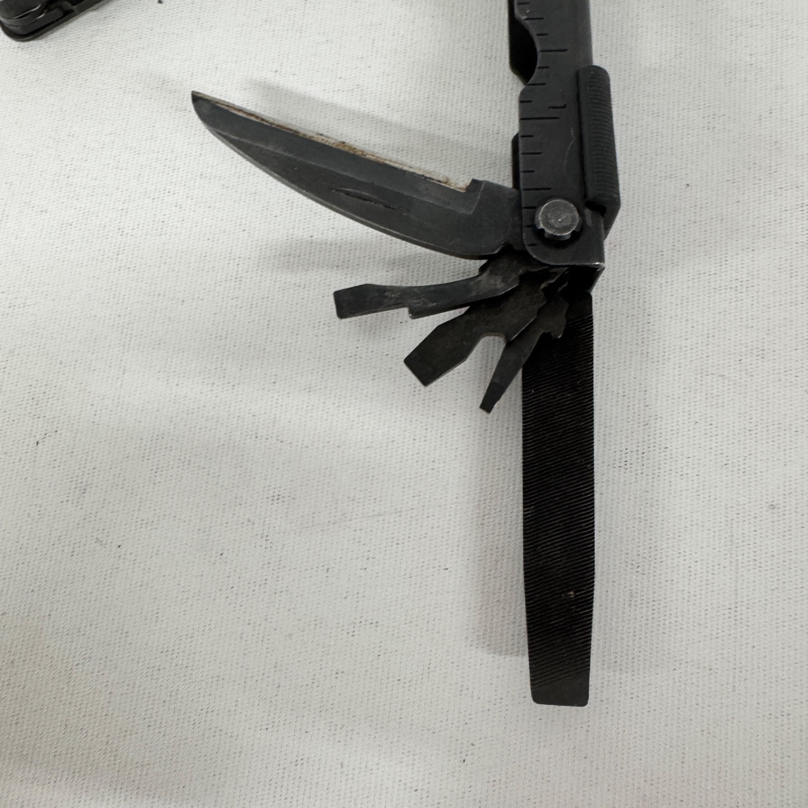 Gerber MP600 Multi-Tool Multi-Plier Carbide Cutters Needle Nose Black w/ Sheath