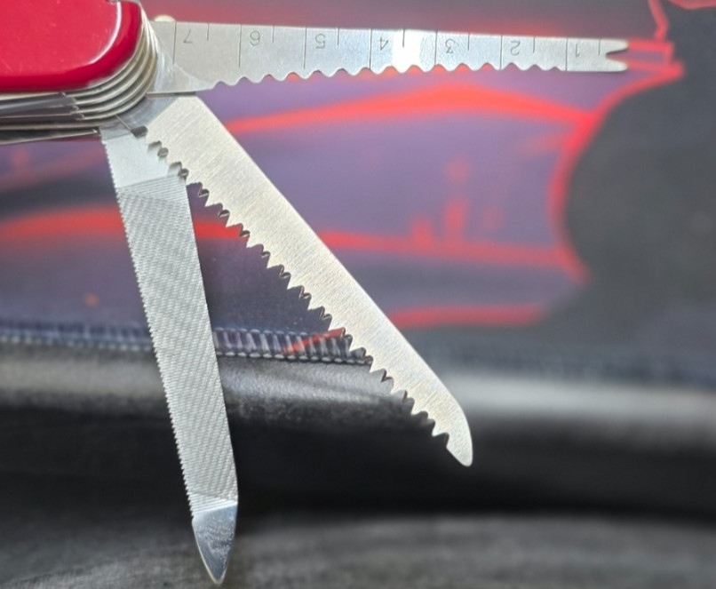 Victorinox Swiss Army Lock Blade Pocket Knife