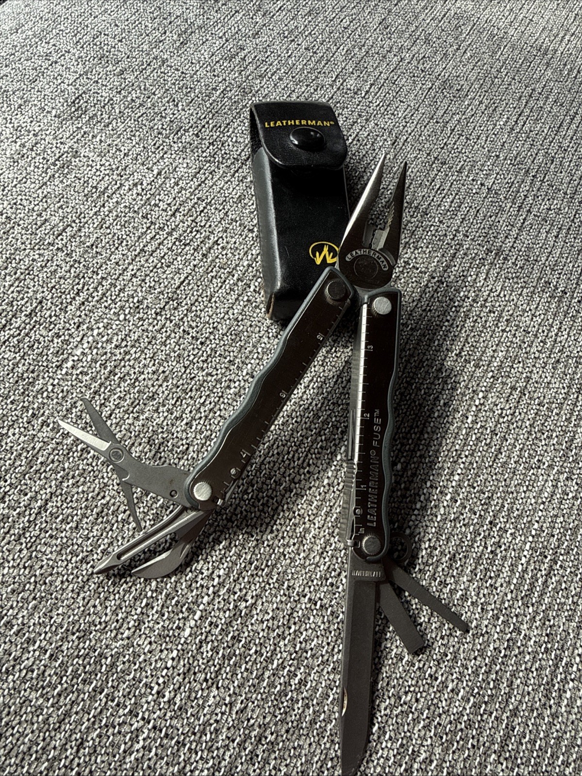Leatherman Fuse Multi-Tool w Sheath Date Code 1004 (Oct 2004)