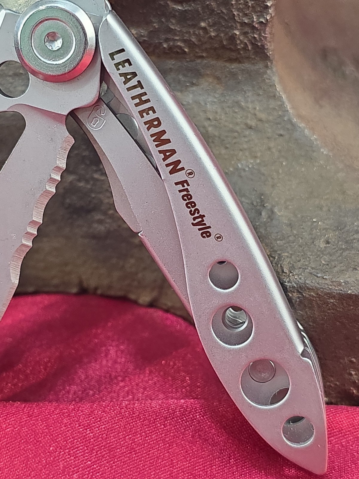 Leatherman Freestyle Multi Tool Knife Pliers Combo Stainless Steel EDC 0817