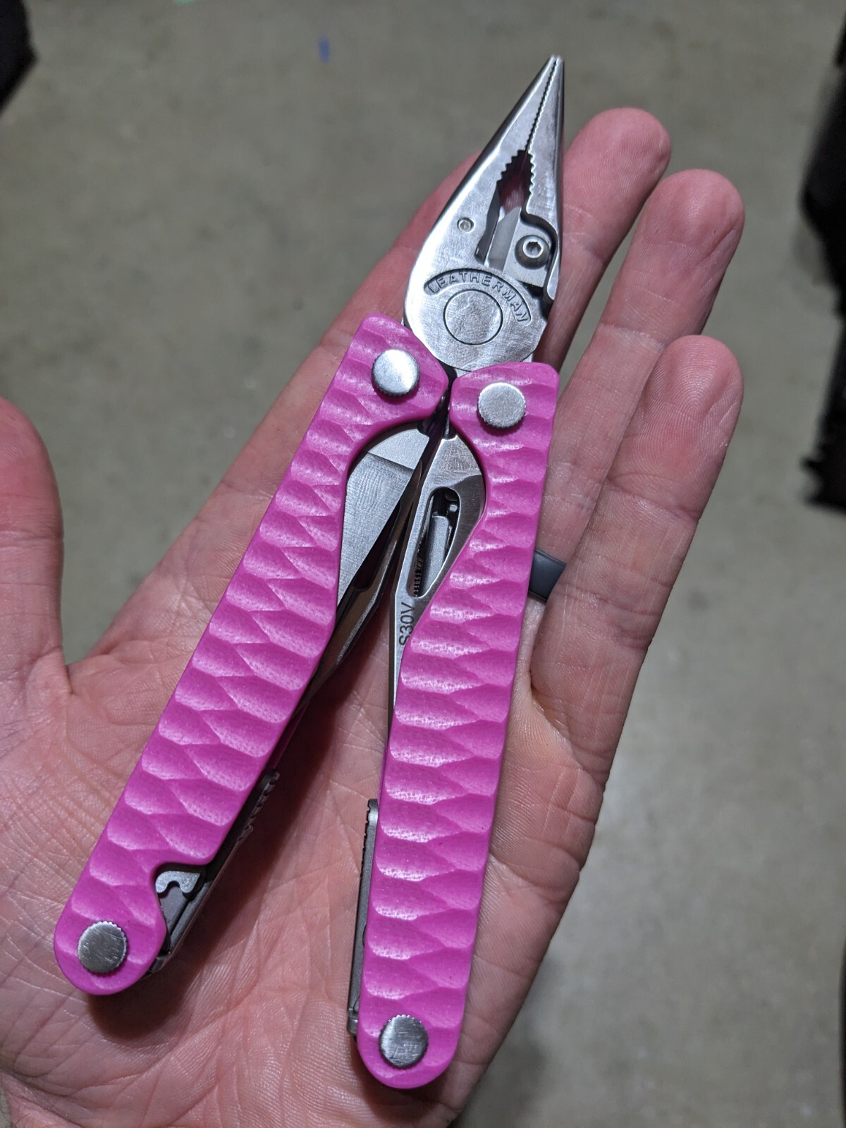 Leatherman Charge G10 Scales – Bubblegum Pink- SCALES ONLY